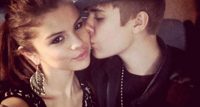 People: Justin Bieber harcèle Selena Gomez en lui envoyant des photos de son pénis en érection