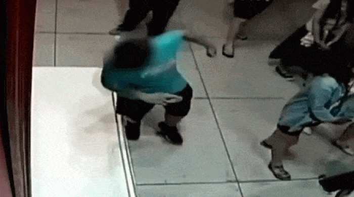 enfant-detruit-peinture-musee-4