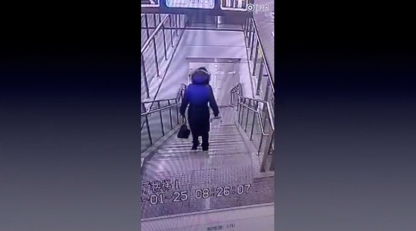 femme-chute-escaliers