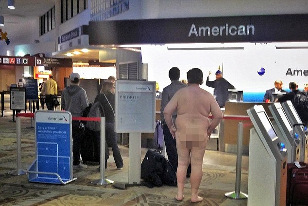 homme nu aeroport flou