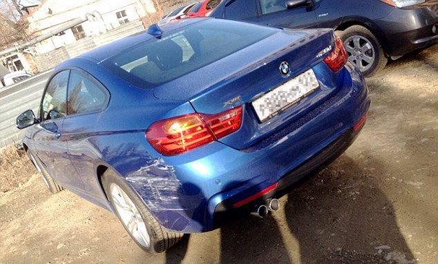 femme abime 17 voitures russie parking