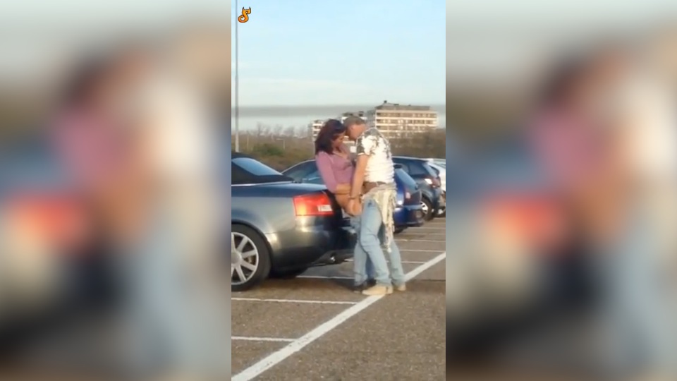 couple-sexe-parking-pays-bas
