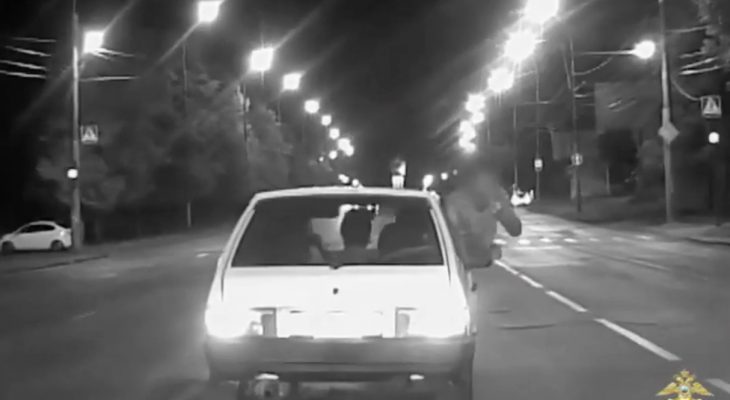 doigts-dhonneur-policiers