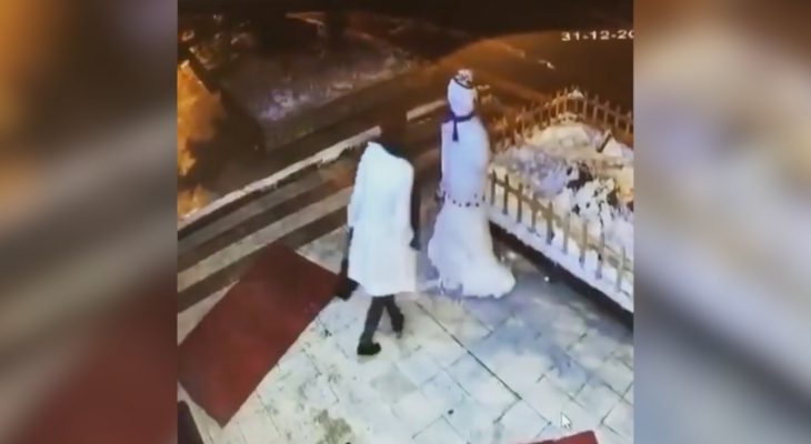 femme-embrouille-bonhomme-neige