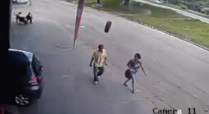 pneu-percute-tete-homme