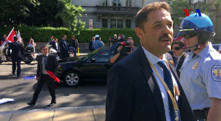 gardes-du-corps-frappent-manifestants-kurdes