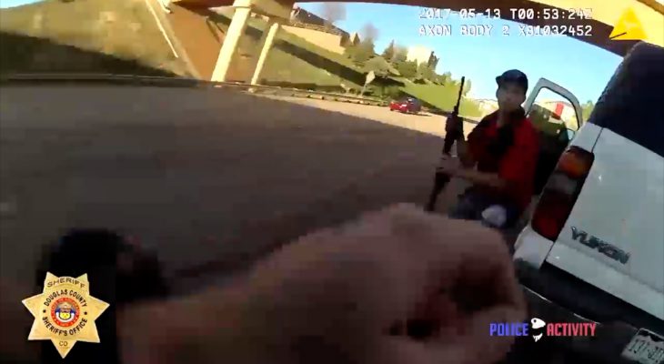 homme-attaque-policier