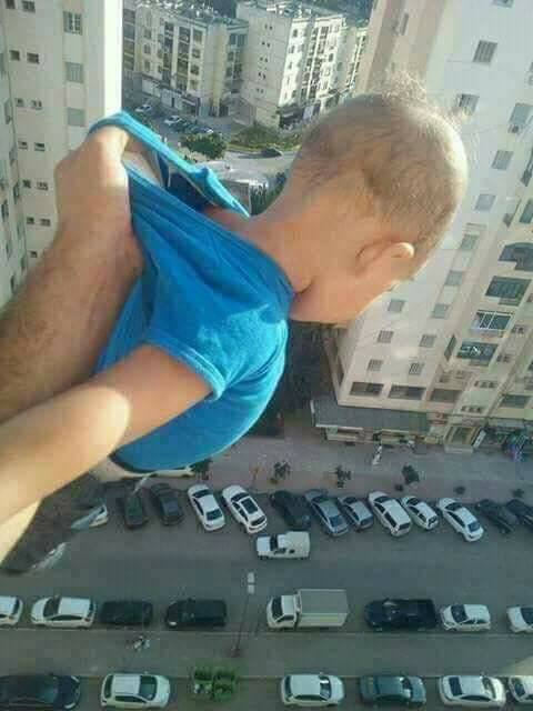 enfant-vide-like-facebook