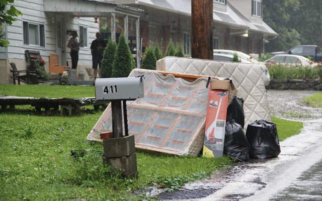 matelas brule devant maison