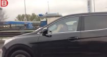 Un couple fait l’amour tout en roulant sur l’autoroute (vidéo)
